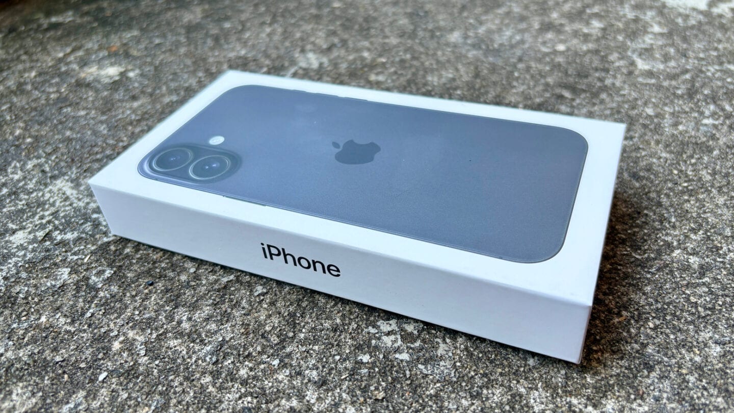 IPhone 16 Plus packaging iPhone 16 Plus packaging